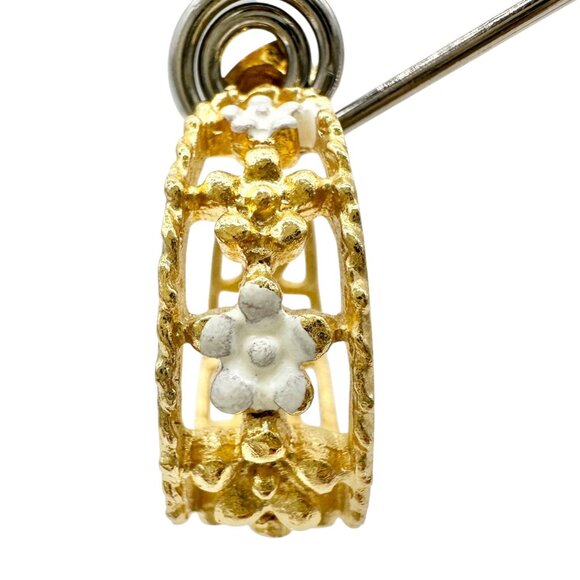 Vintage Gold-Tone Filigree Hoop Earrings With White Floral Accents 1 inch Dia - Picture 2 of 6